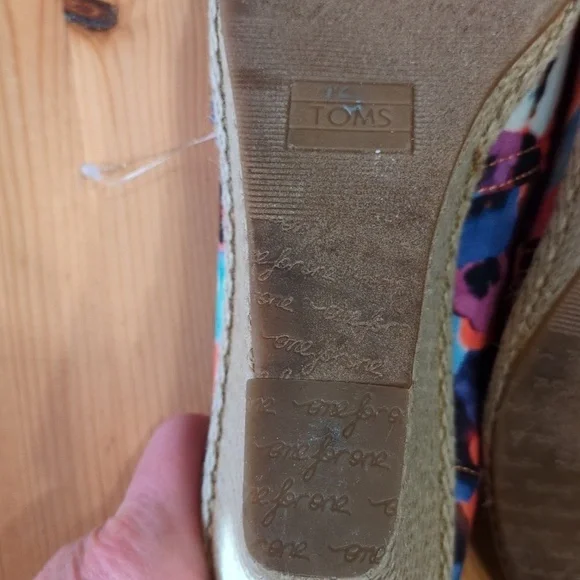 Step into Summer with Toms Oahu Espadrille: Perfect Blend of Style and Comfort - Picture 12 of 15